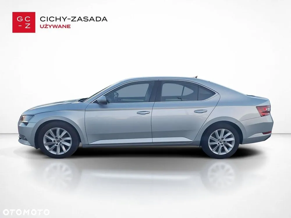 Skoda Superb 2019 photo 2