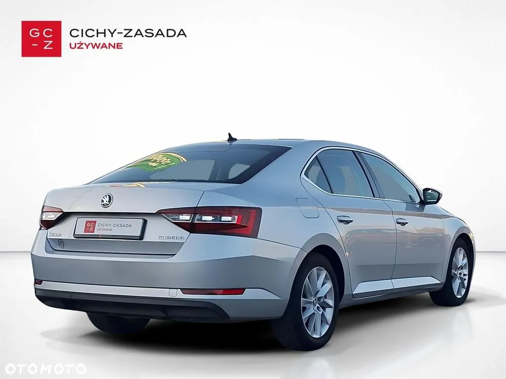 Skoda Superb 2019 photo 5