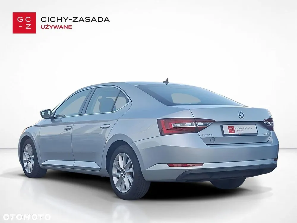 Skoda Superb 2019 photo 3
