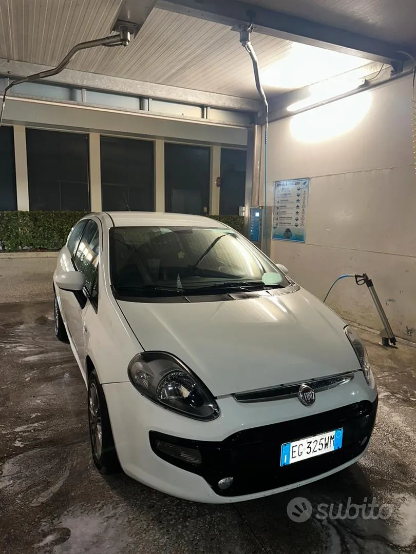 Fiat Punto 2011 photo 3