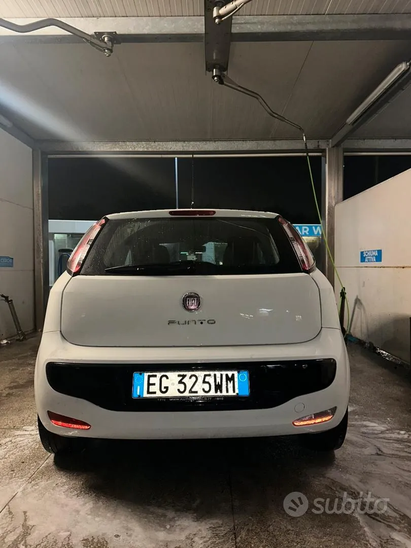 Fiat Punto 2011 photo 2