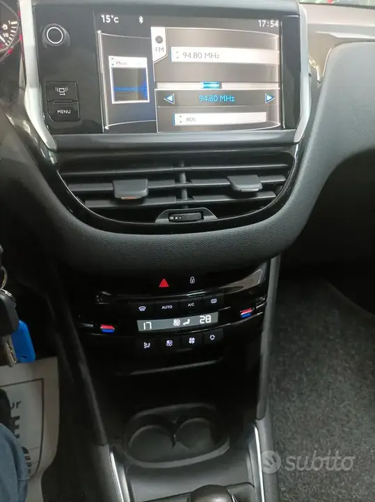Peugeot 208 2013 photo 5