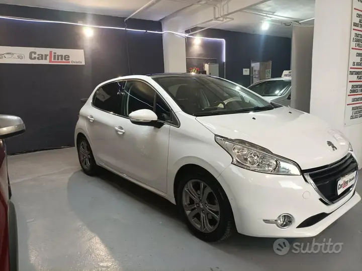 Peugeot 208 2013 photo 2