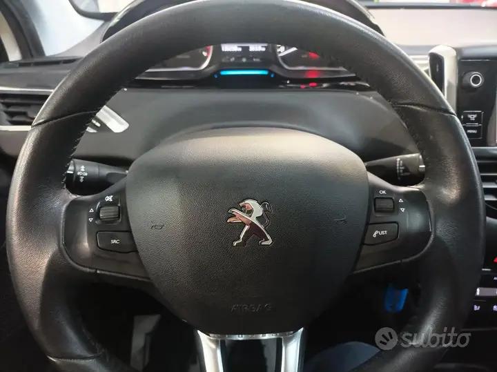 Peugeot 208 2013 photo 4