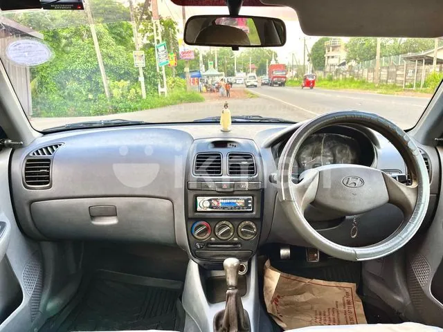 Hyundai Accent 2000 photo 3