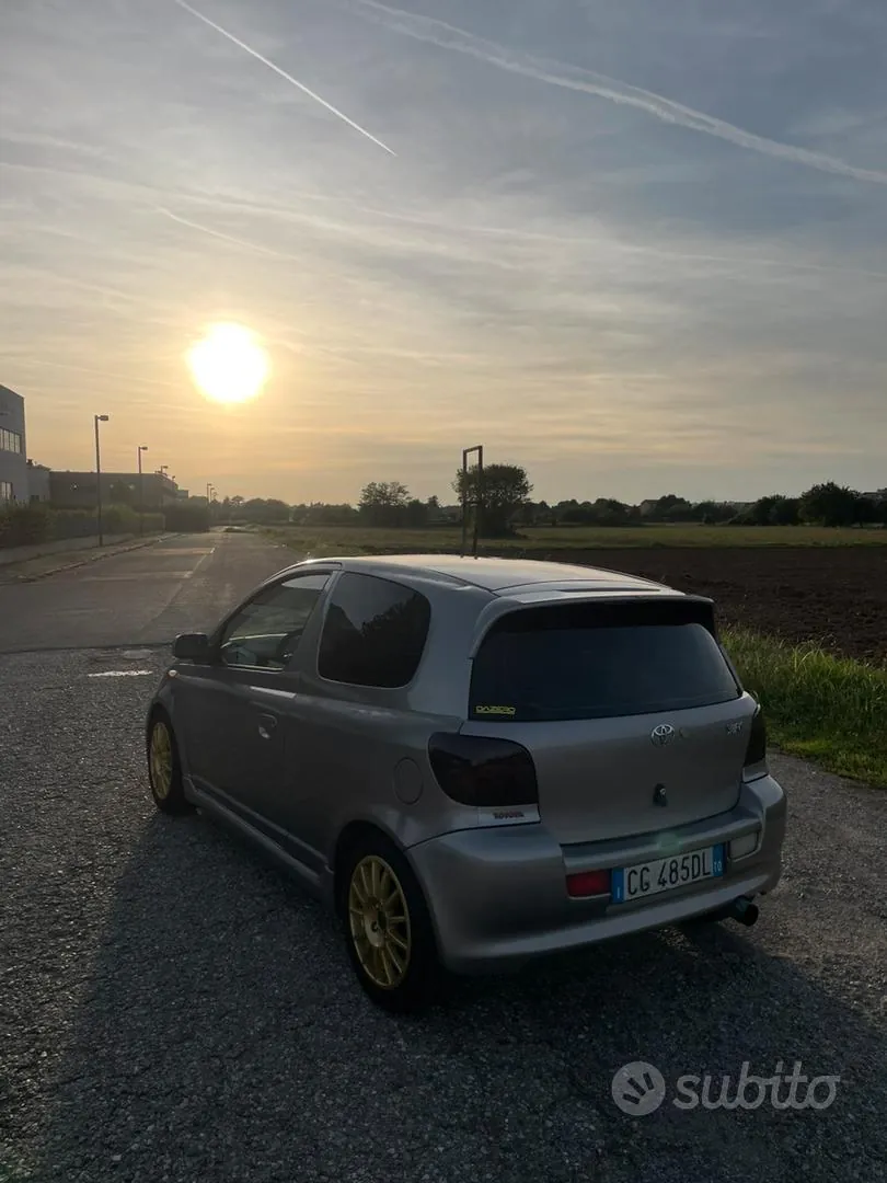 Toyota Yaris 2003 photo 3