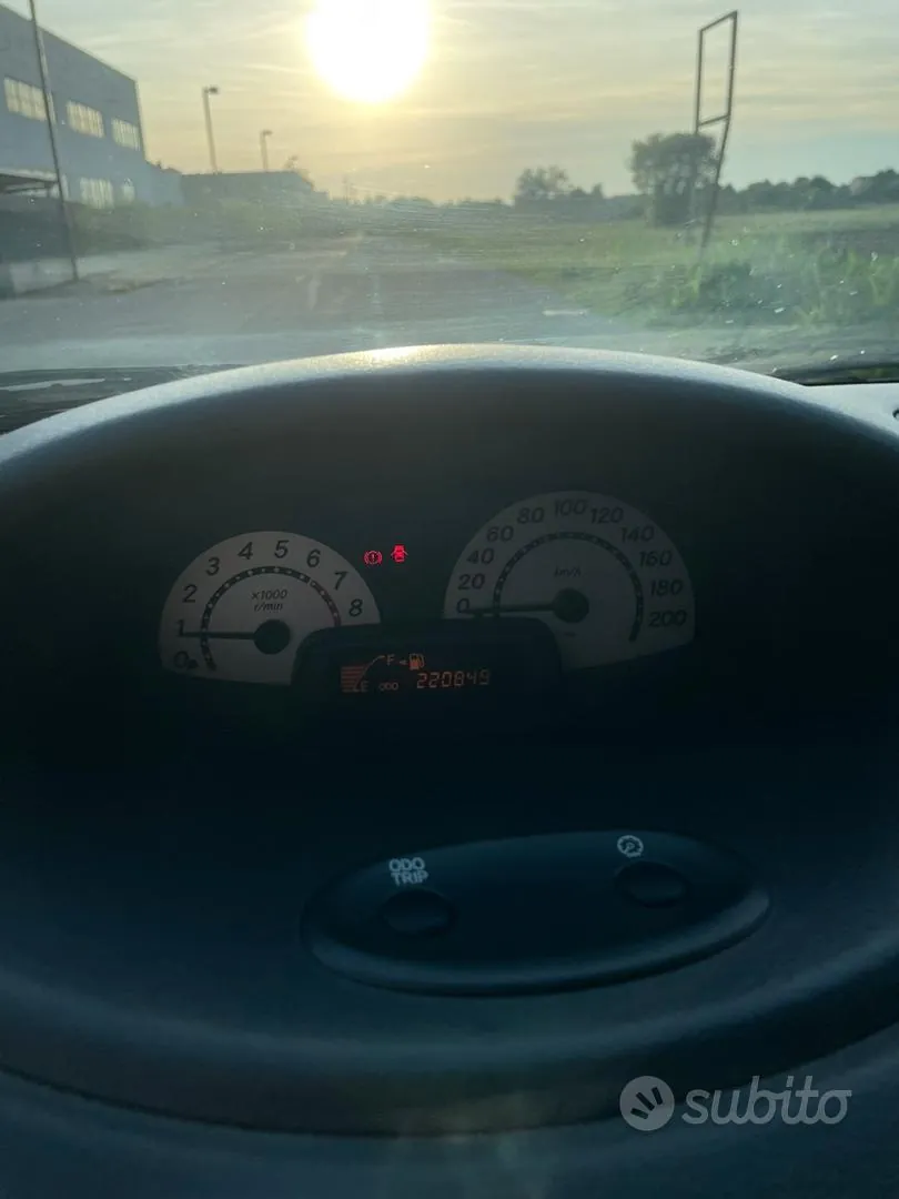 Toyota Yaris 2003 photo 5