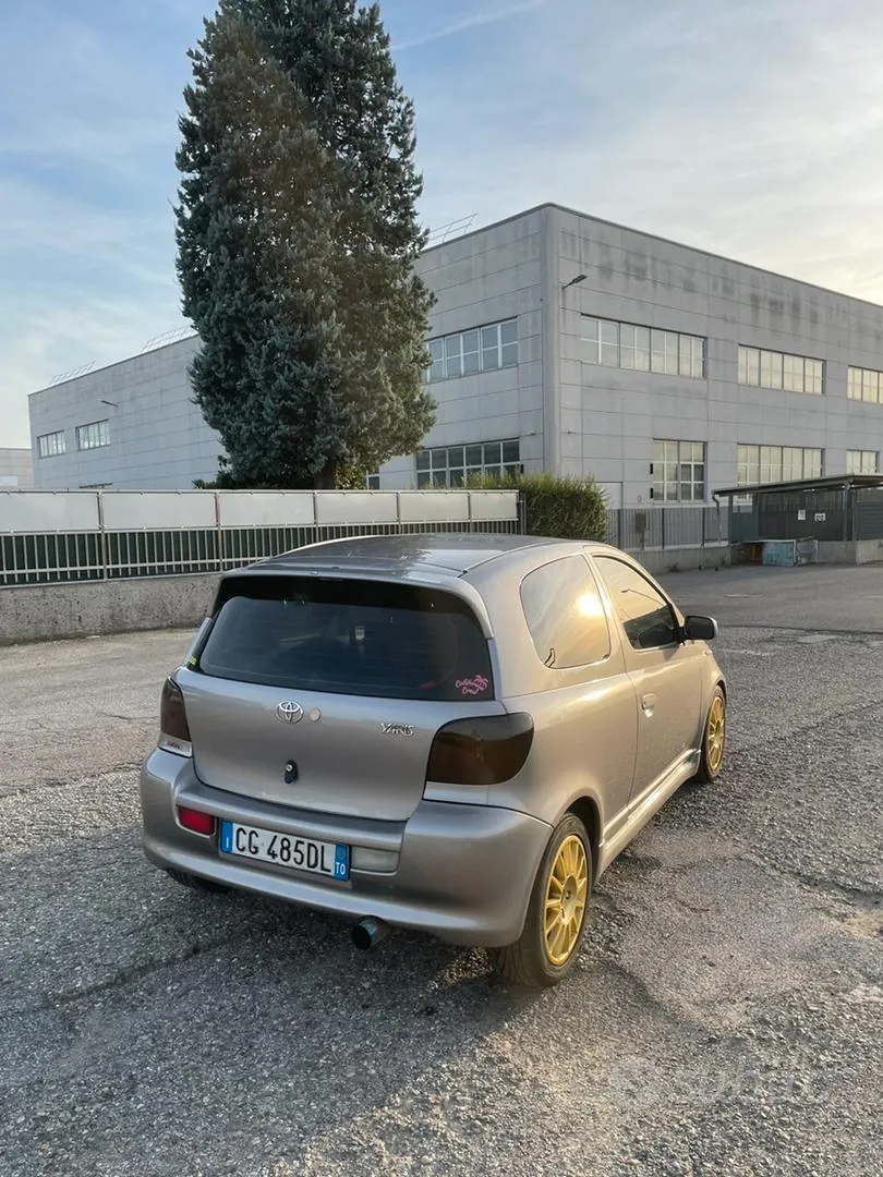 Toyota Yaris 2003 photo 2