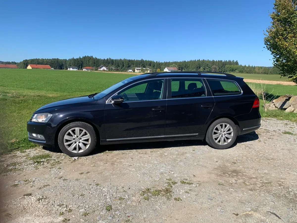 Volkswagen Passat 2011 photo 2