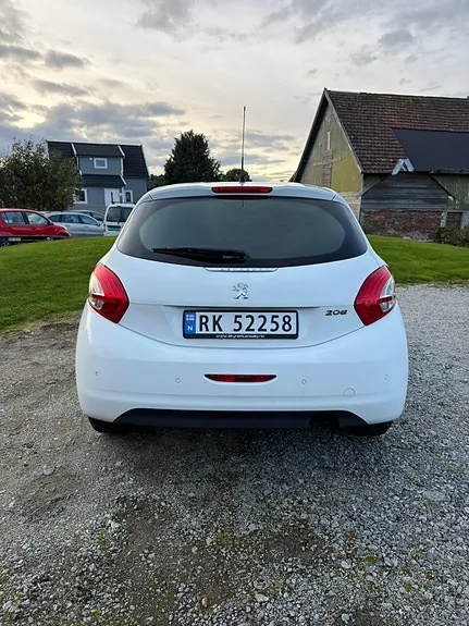Peugeot 208 2012 photo 4