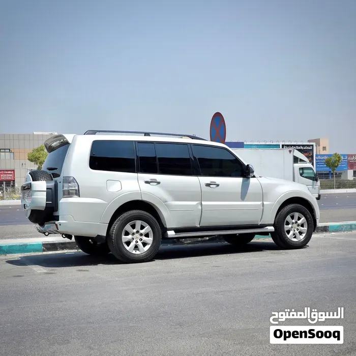 Mitsubishi Pajero 2014 photo 2