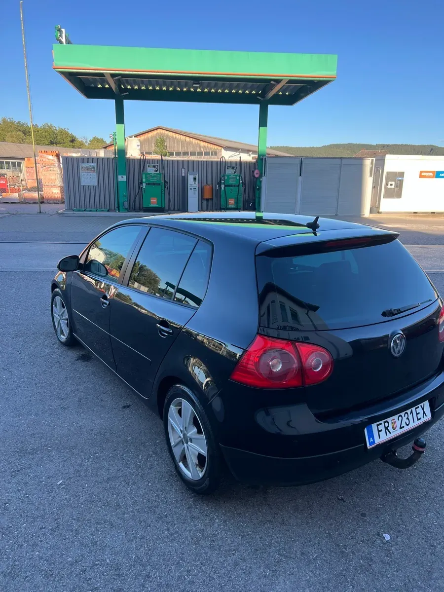 Volkswagen Golf 2005 photo 2