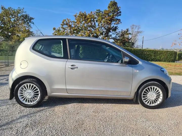 Volkswagen Up 2013 photo 2