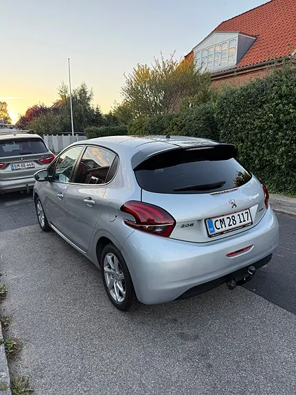 Peugeot 208 2016 photo 2