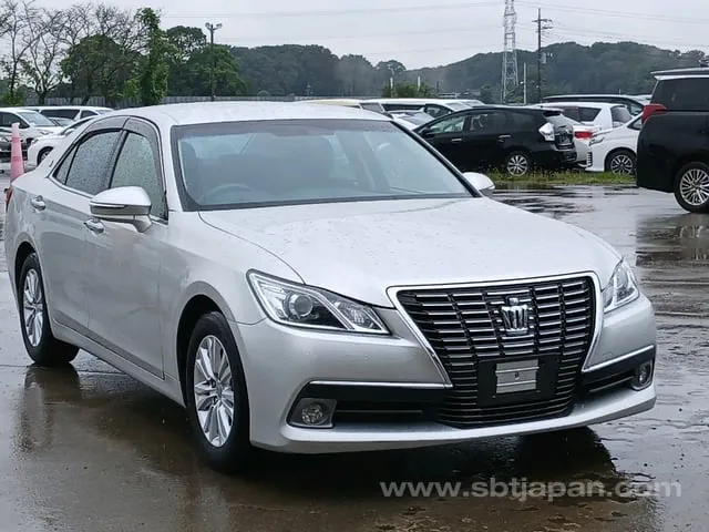 Toyota Crown Royal Saloon