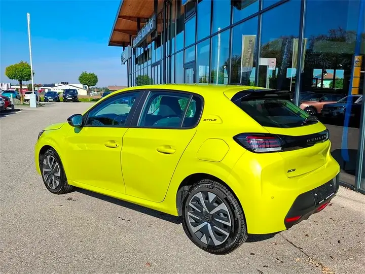 Peugeot 208 2024 photo 3