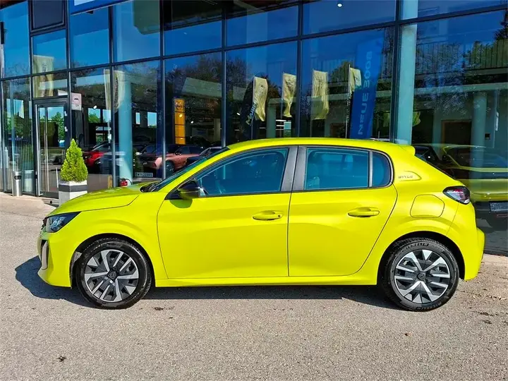 Peugeot 208 2024 photo 2