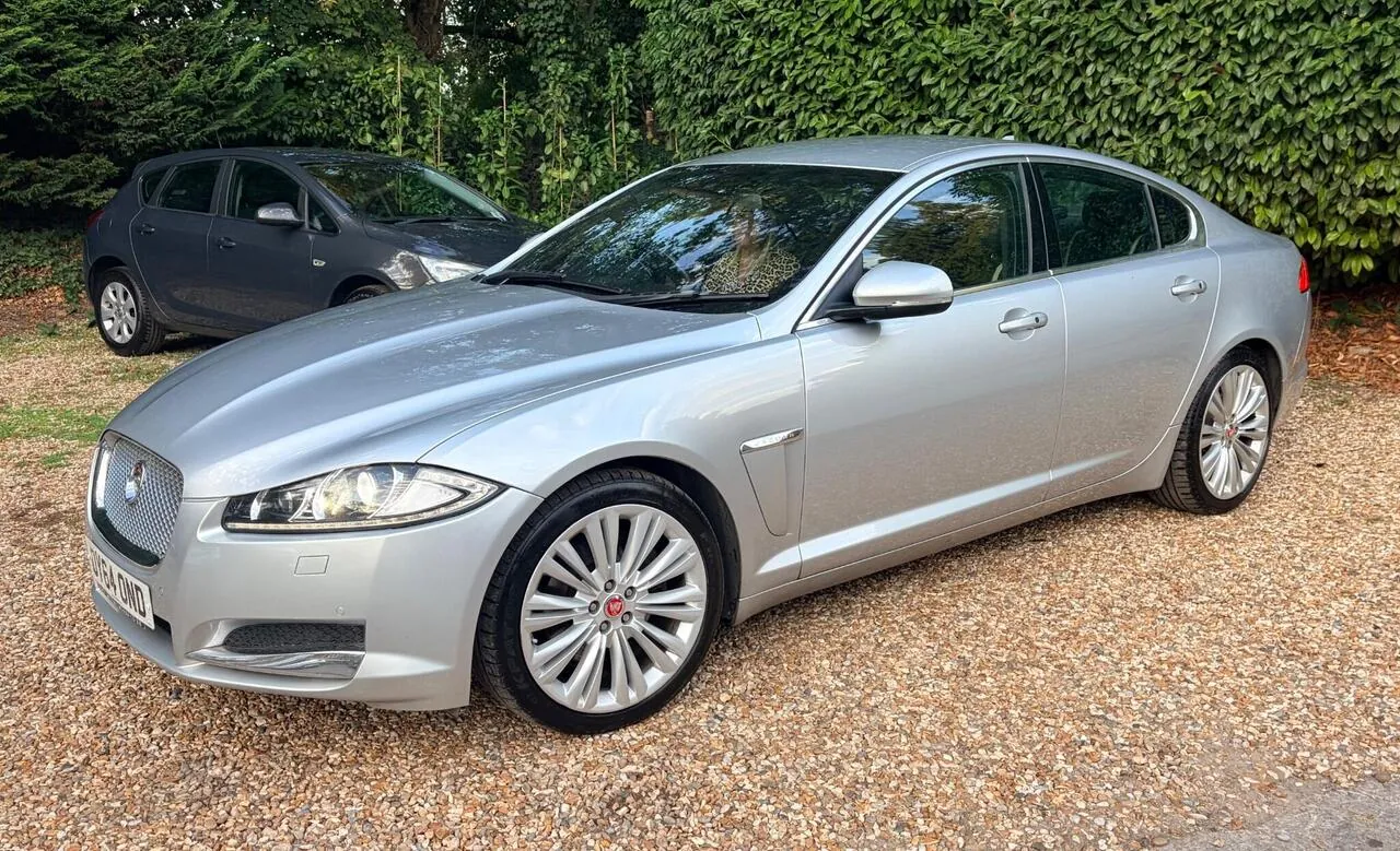 Jaguar Xf 2014 photo 2