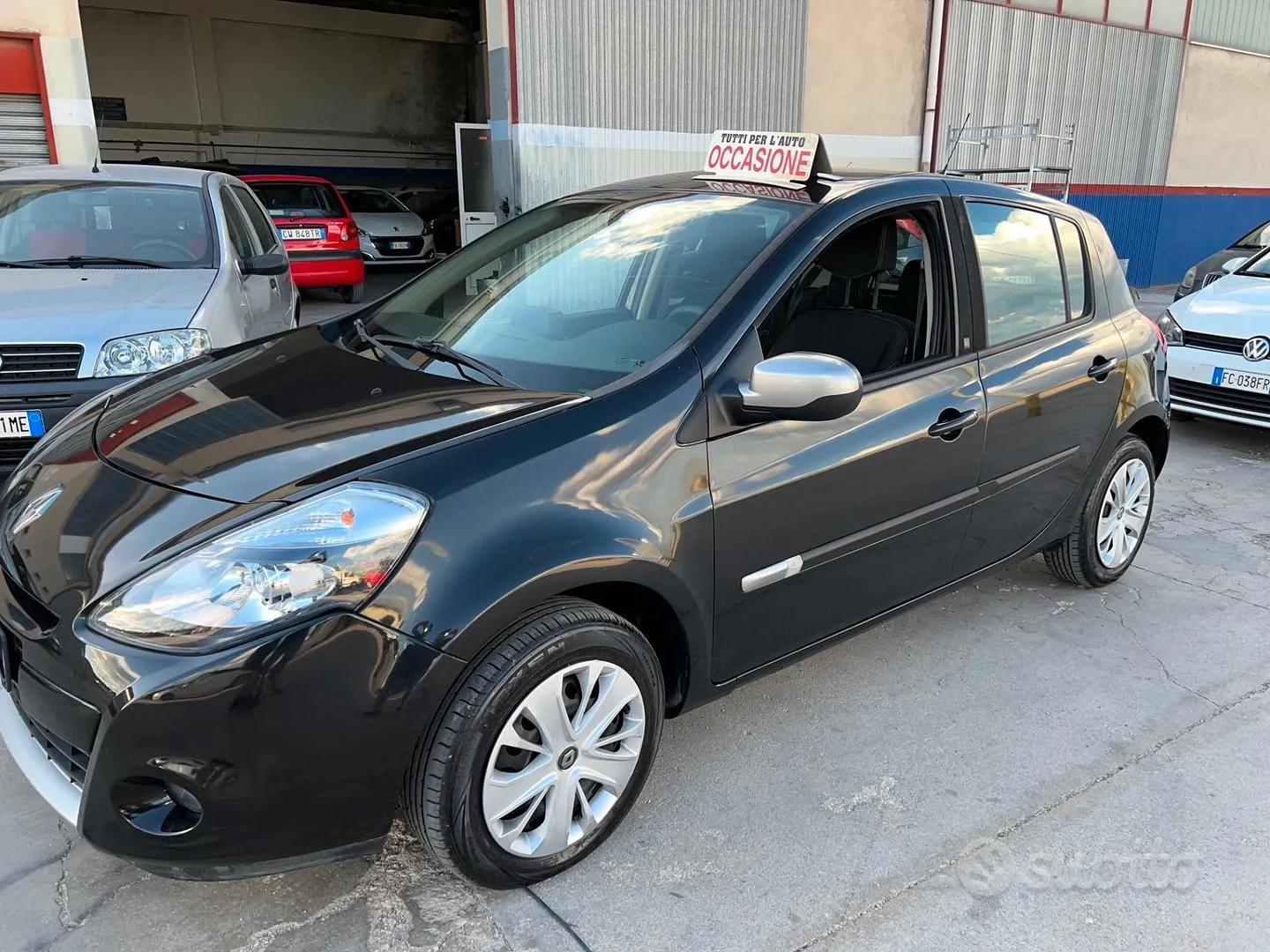 Renault Clio 2011 photo 2