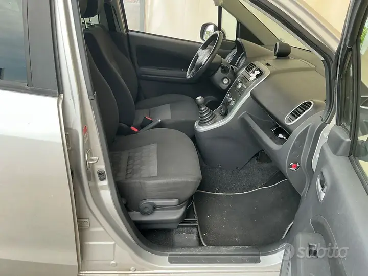 Suzuki Splash 2009 photo 3