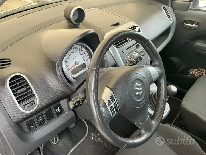 Suzuki Splash 2009 photo 4