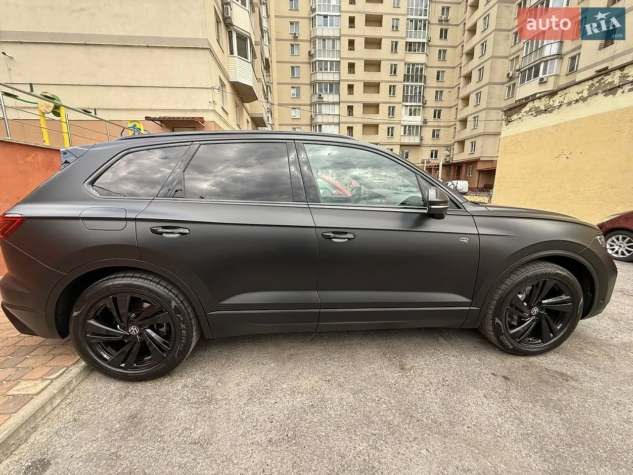 Volkswagen Touareg 2023 photo 2
