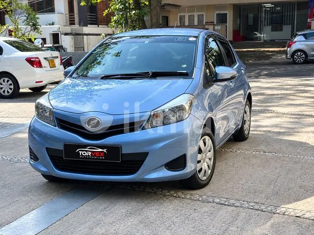Toyota Vitz 2013 photo 4