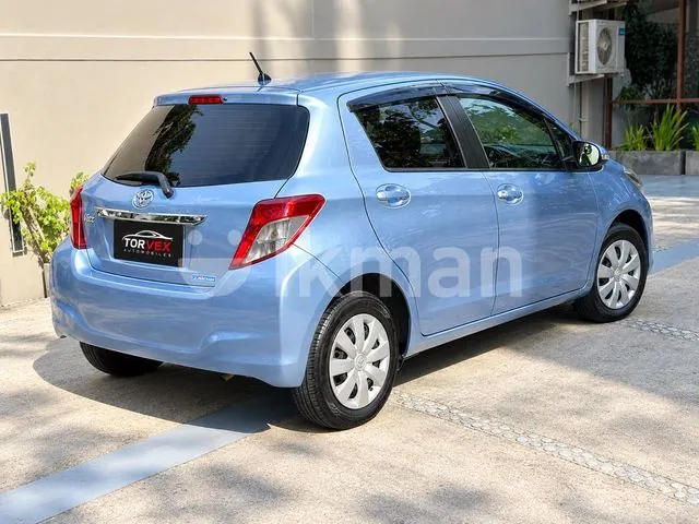 Toyota Vitz 2013 photo 3