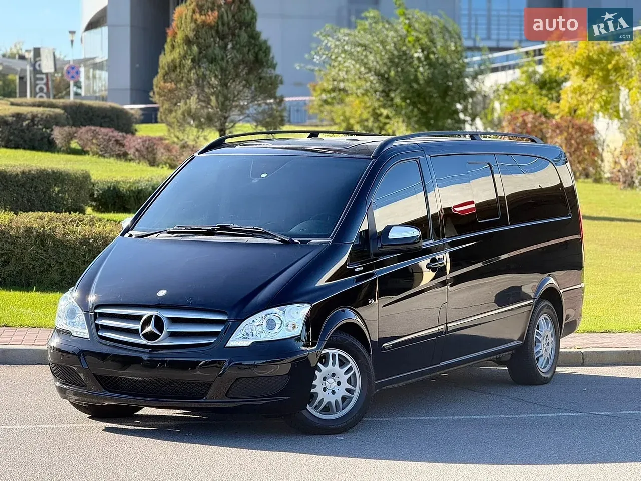 Mercedes-Benz Viano 2011 photo 2