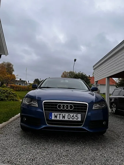 Audi A4 2010 photo 2
