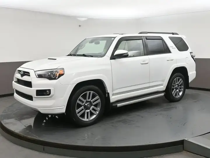 Toyota 4Runner 2023 photo 3