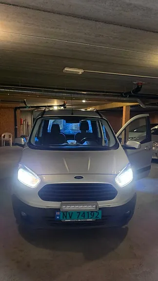 Ford Transit Courier 2018 photo 3