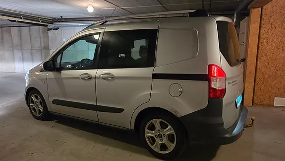 Ford Transit Courier 2018 photo 5