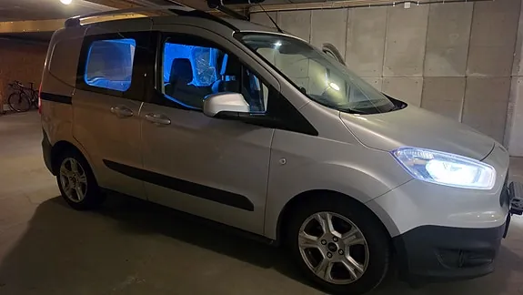 Ford Transit Courier 2018 photo 2