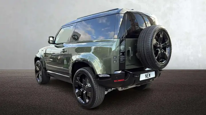 Land Rover Defender photo 2