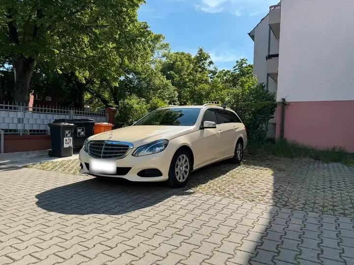 Mercedes-Benz E200