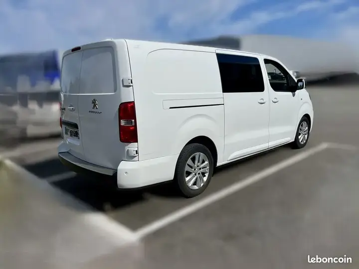 Peugeot Expert Combi 2021 photo 2