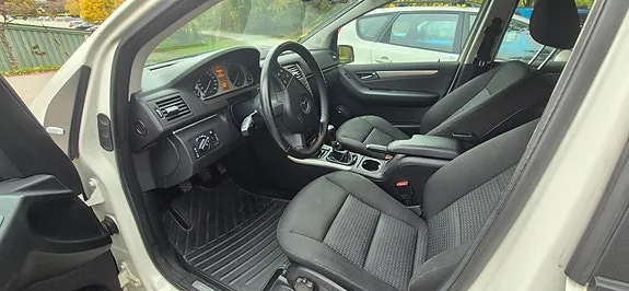 Mercedes-Benz B160 2010 photo 3