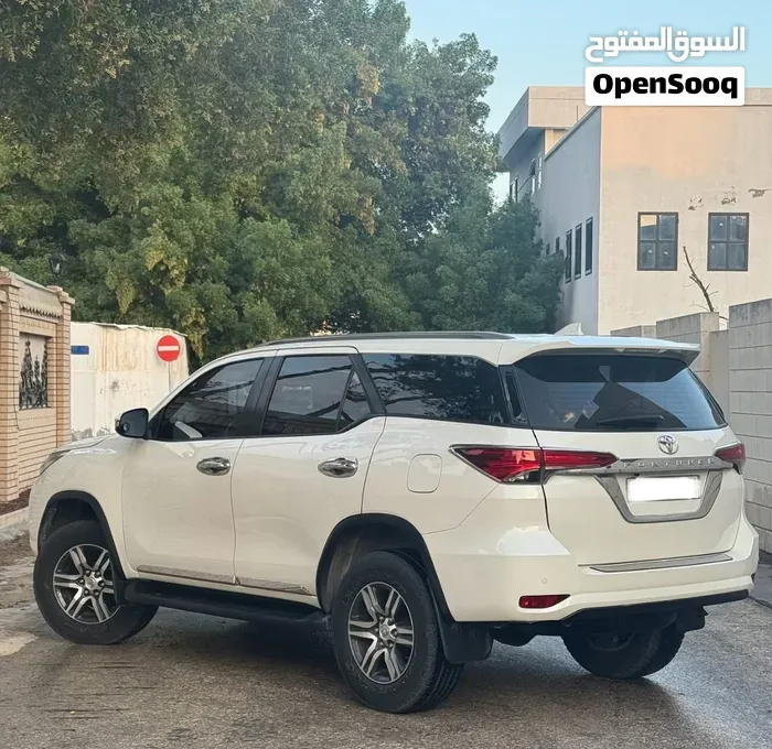 Toyota Fortuner 2018 photo 2