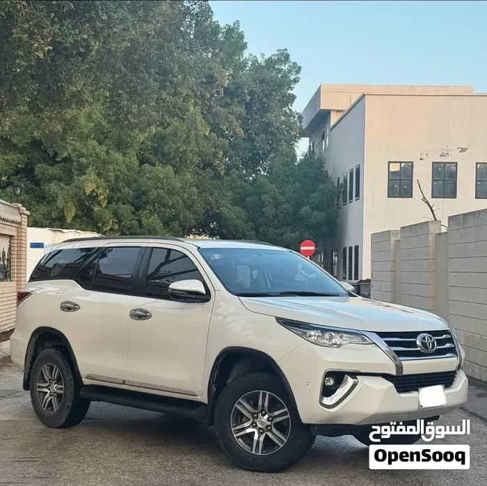 Toyota Fortuner 2018 photo 3