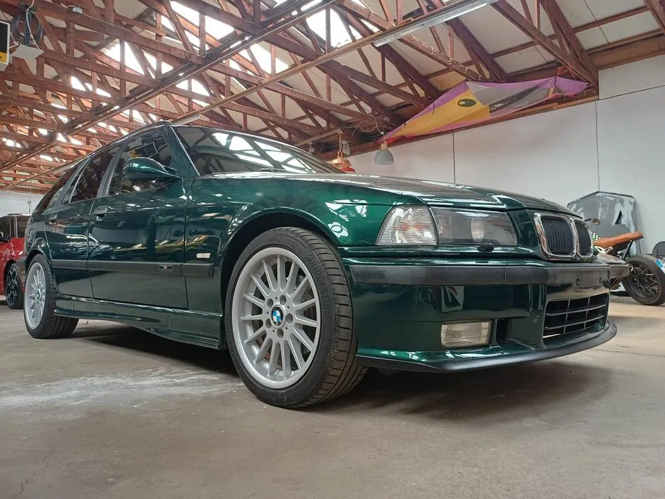 BMW 320I