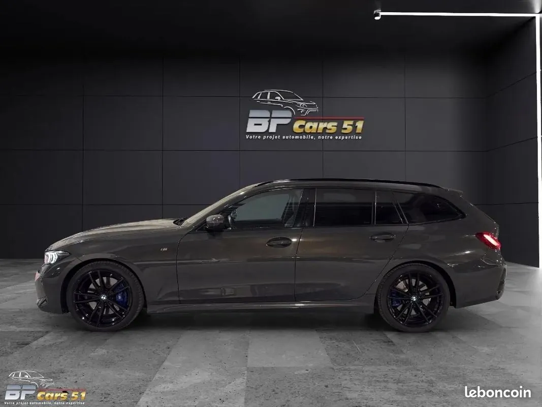 BMW 3 Series 2023 photo 2