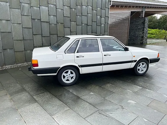 Audi 80 1985 photo 4