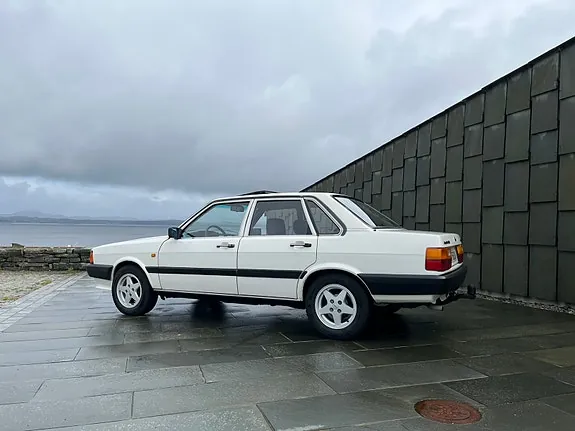 Audi 80 1985 photo 2