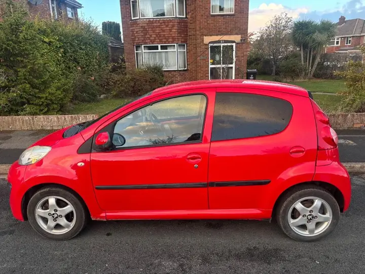 Peugeot 107 2012 photo 4