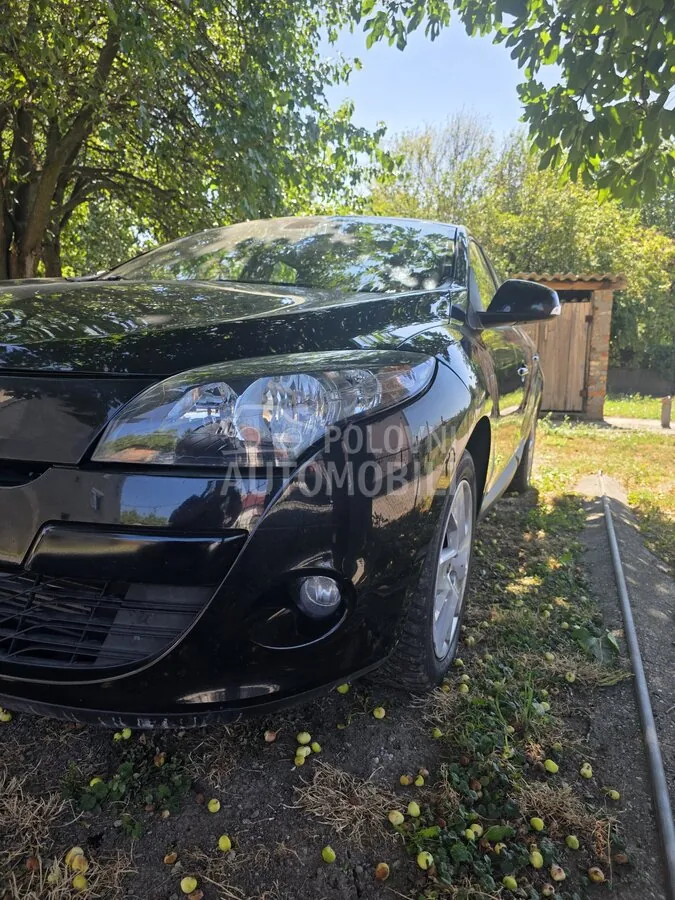Renault Megane 2011 photo 2