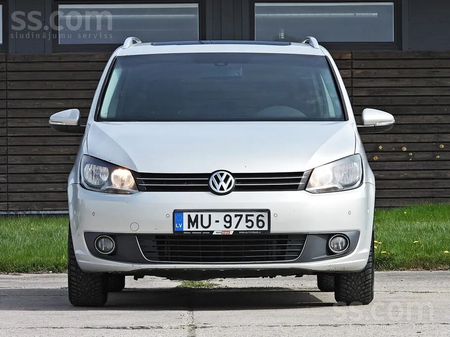 Volkswagen Touran 2012 photo 2