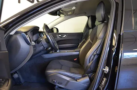 Volvo Xc60 2021 photo 2