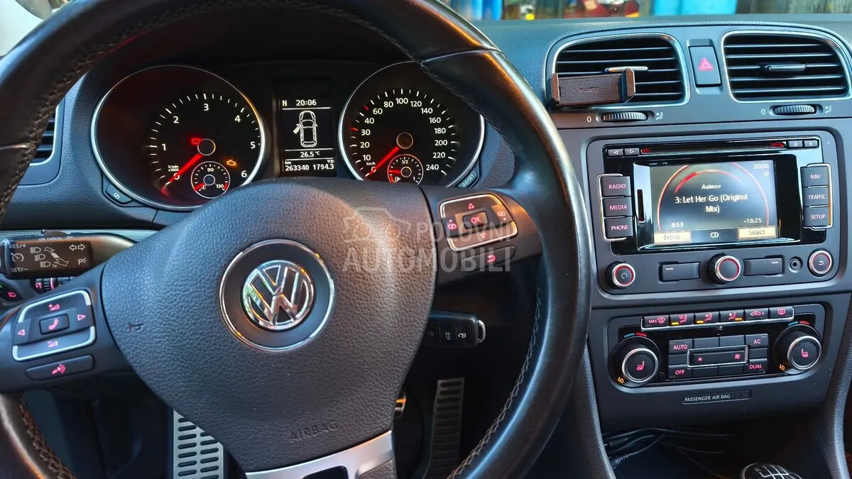 Volkswagen Golf 2011 photo 2