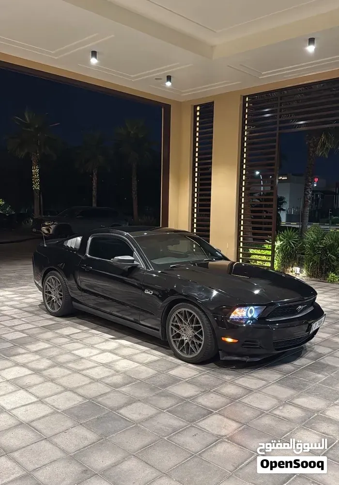 Ford Mustang 2011 photo 2